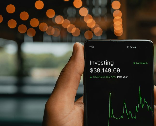 Micro-Investing Apps: Robinhood vs Acorns vs Stash Guide